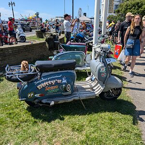 Worthing_Sunny_Sunday_2024_197.jpg