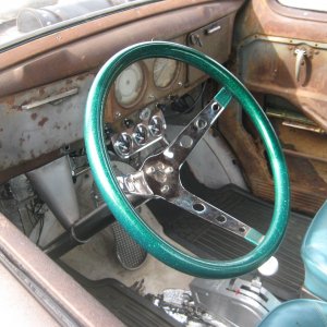 Green steering wheel in the gasser