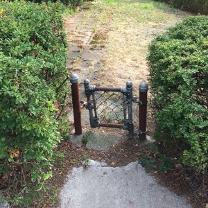 this gate is super secure at keeping the cat out