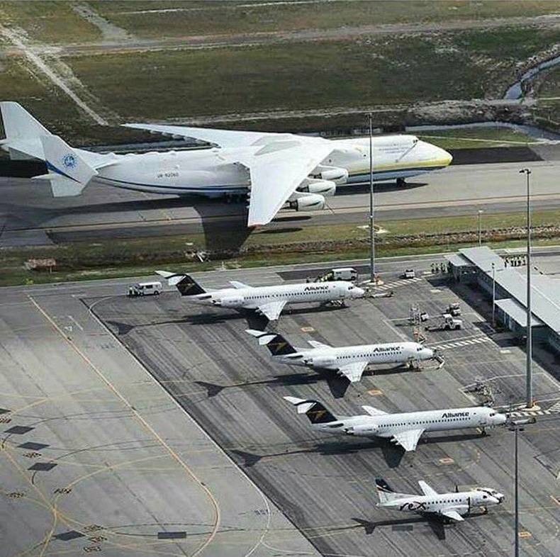 papa mamma and baby planes at home